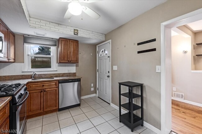 Building Photo - 32 W New St