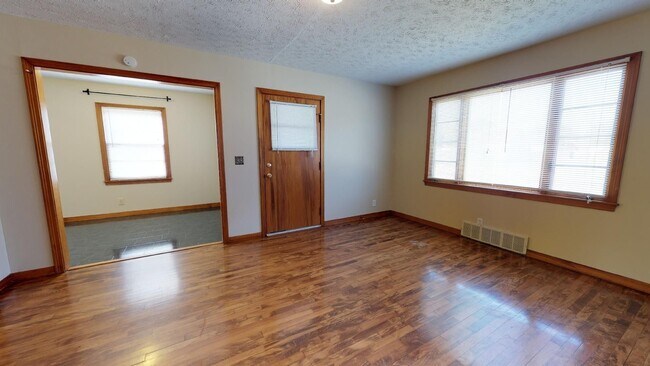 Building Photo - 3 Bedroom, 3 Bathroom House
