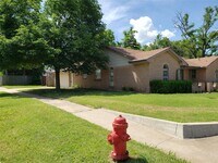 Building Photo - 1932 Elmhurst Dr