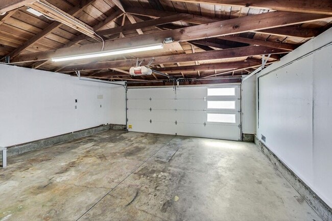 Building Photo - 4401 Castanos St