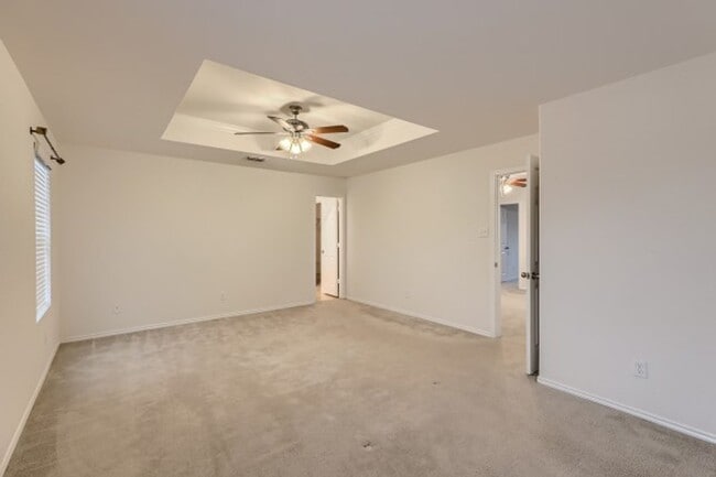 Building Photo - Stunning 3 bedroom for rent off TPC and Bu...