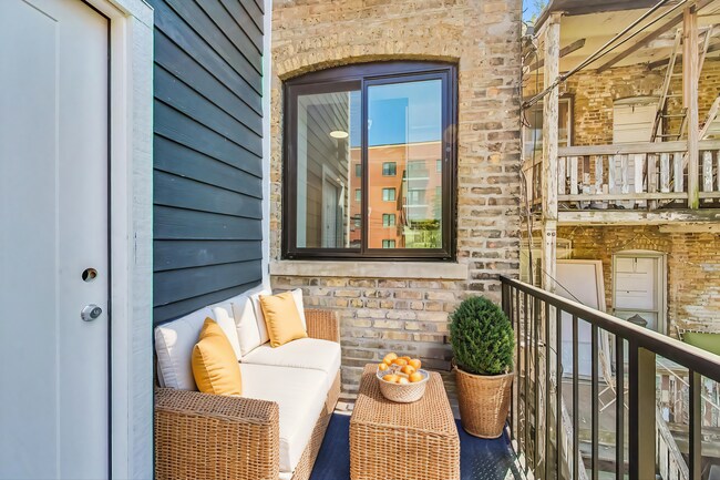 Building Photo - 2818 W Fletcher St