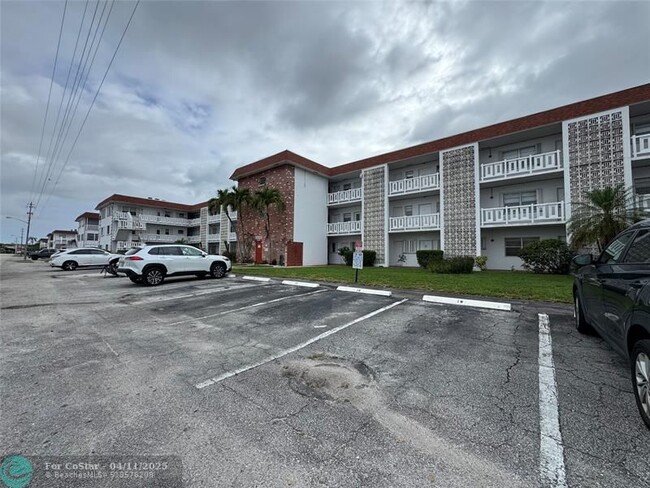 Building Photo - 1310 NW 43rd Ave