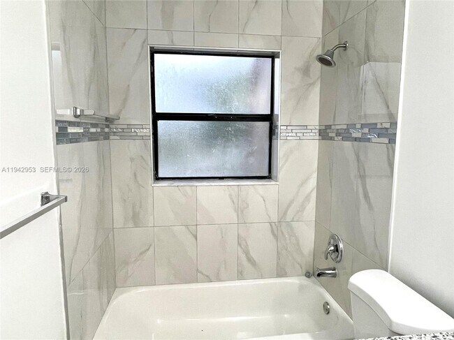 Building Photo - 10992 Royal Palm Blvd