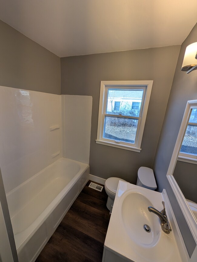 Building Photo - 621 SW Oakley Ave