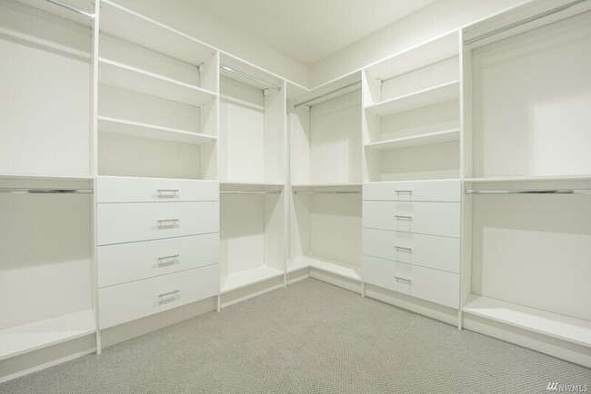 Building Photo - 421 N 63rd St