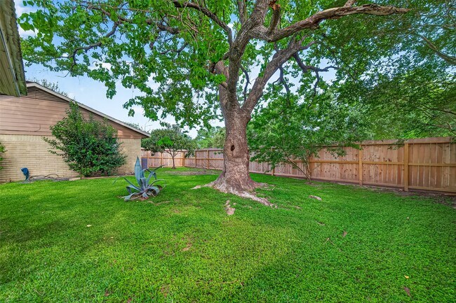 Building Photo - 7403 Shady Vale Ln