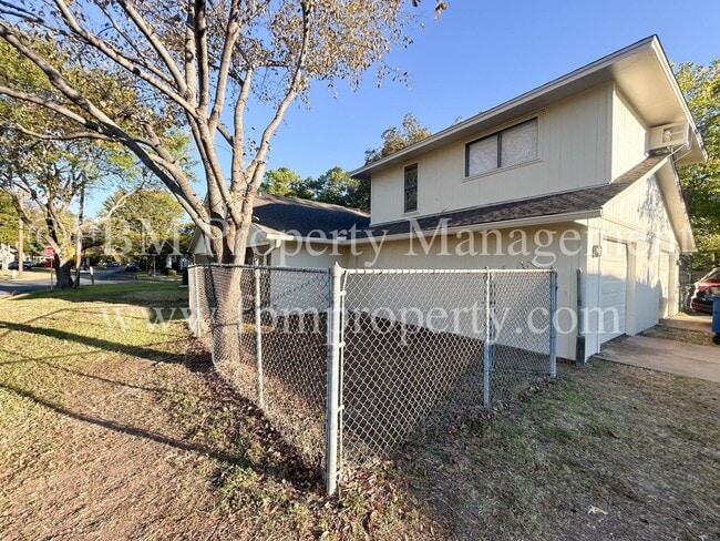 Building Photo - 509 W Denton St