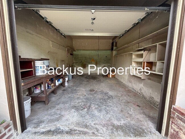 Building Photo - Wonderful two-bedroom home in established neighborhood