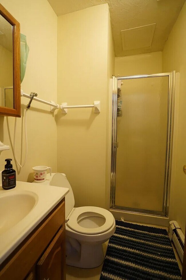 Building Photo - No Brokers Fee