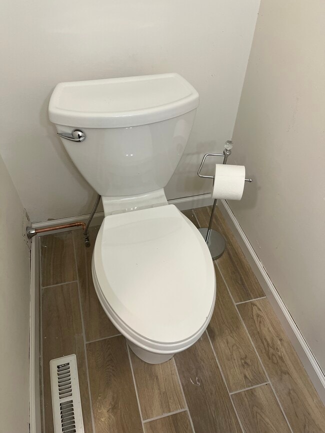 Building Photo - 116 Hilltop Dr