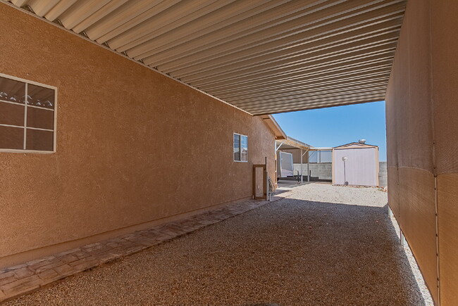 Building Photo - "Well Maintained 2-Bedroom, 2 Bathroom hom...