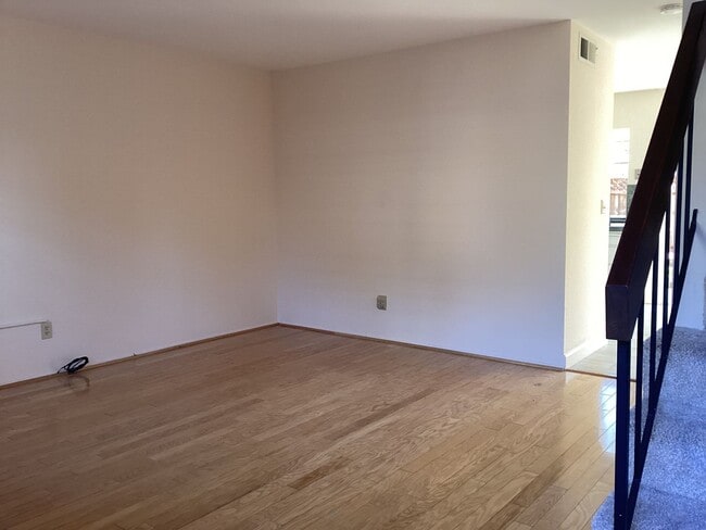 Building Photo - Seacliff Beach!