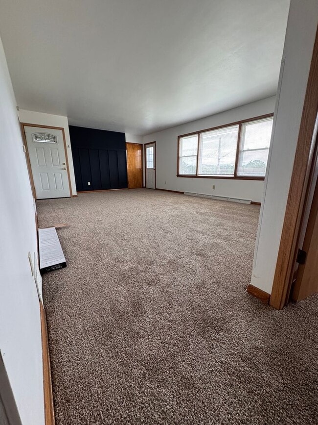 Building Photo - Menomonee Falls 3 bedroom upper