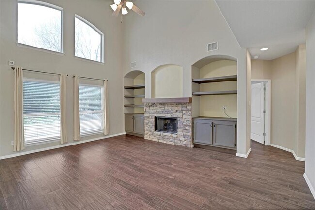 Building Photo - 2001 Singing Hls