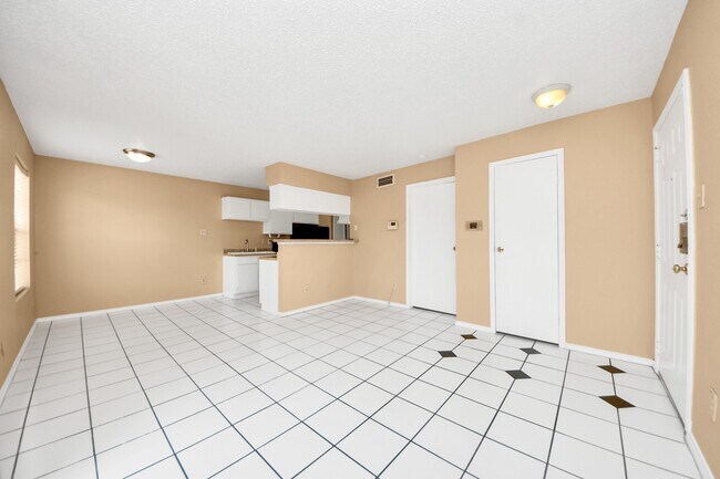 Building Photo - 2750 Holly Hall St