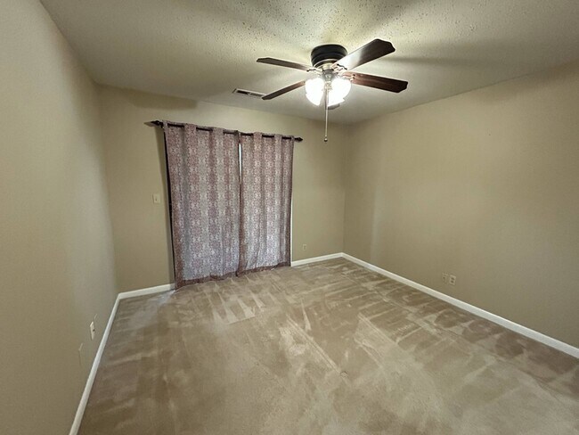 Building Photo - 4969-4967 7 Pine Cir