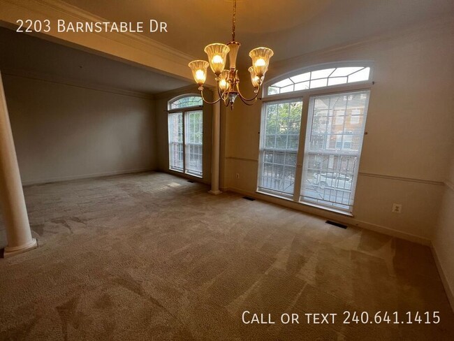 Building Photo - 2203 Barnstable Dr