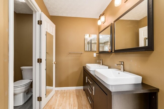 Building Photo - 7916 Bridge Crossing Ct