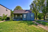 Building Photo - 610 Iowa St