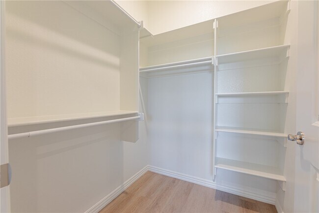 Building Photo - 1406 SW Casuarina Dr