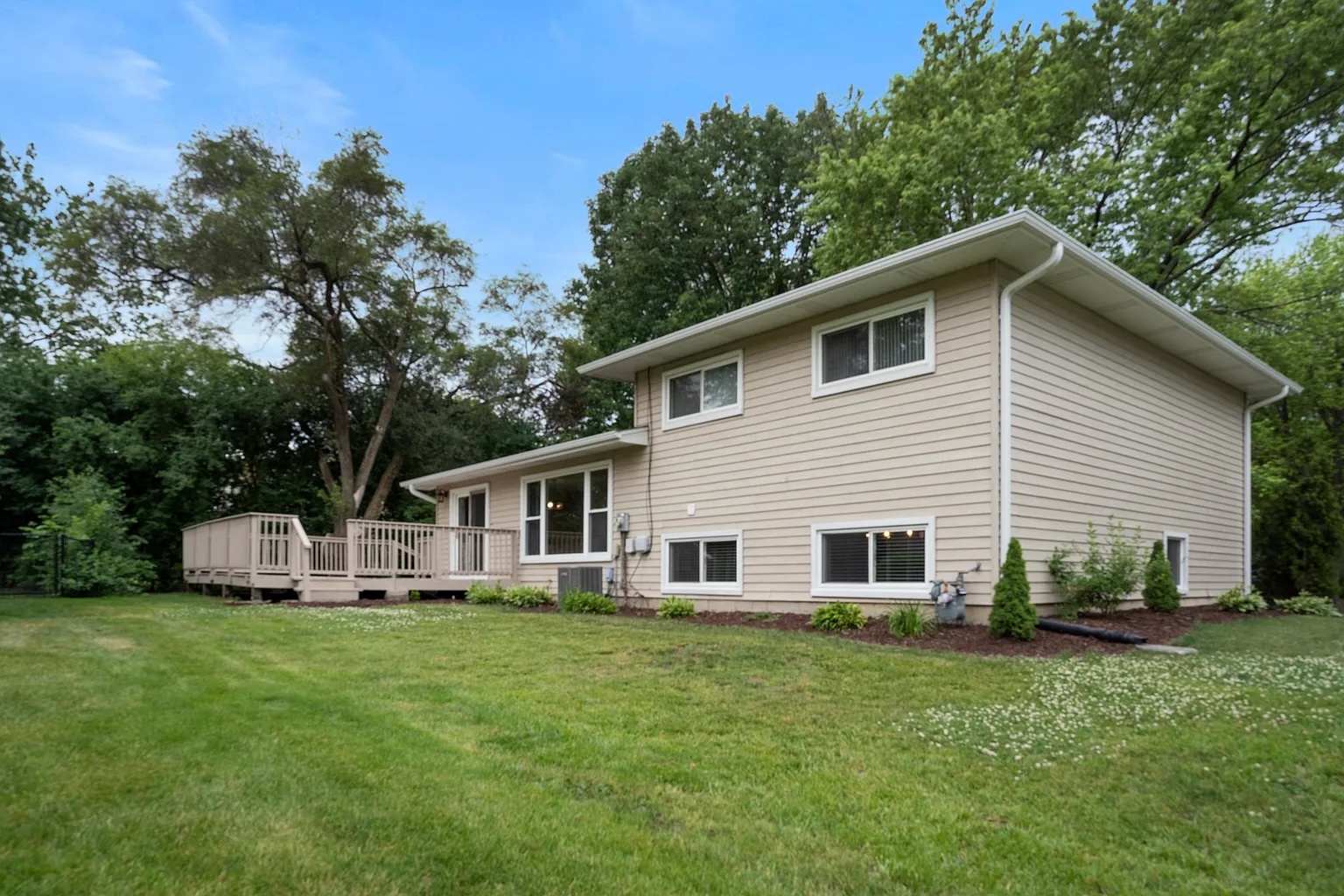 Building Photo - 325 Bramble Ln