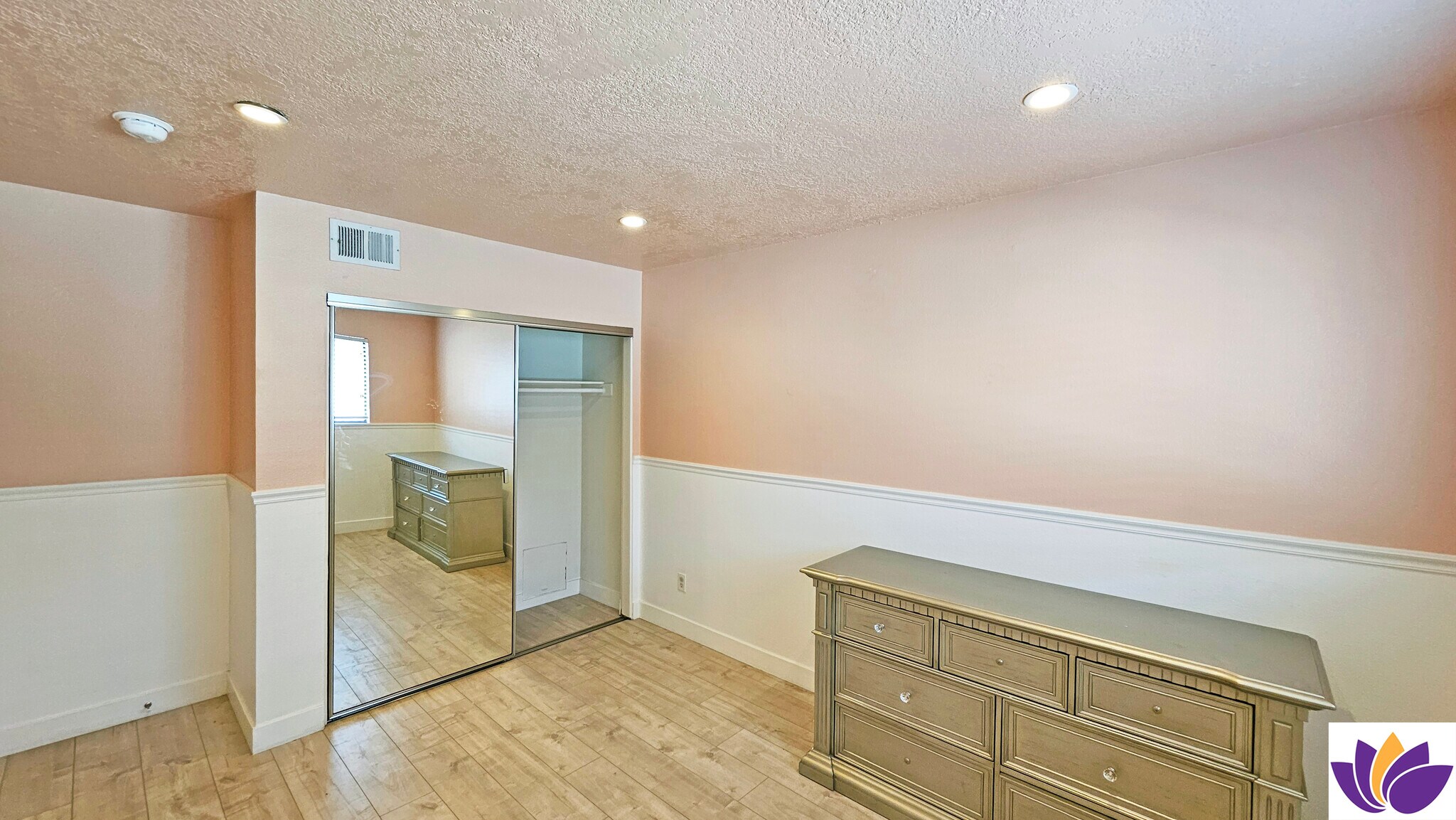Building Photo - 18130 Oxnard St