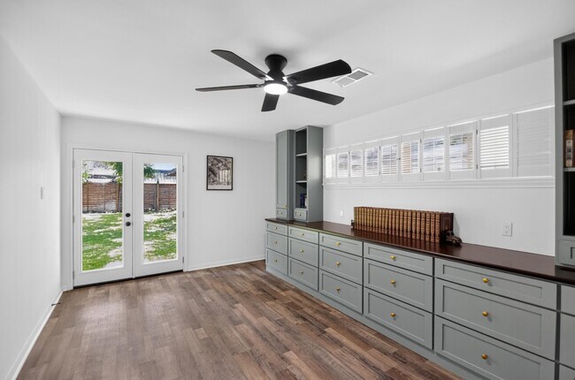 Building Photo - 5675 Sylmar Rd