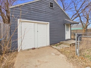 Building Photo - 1209 SW 20th Ave