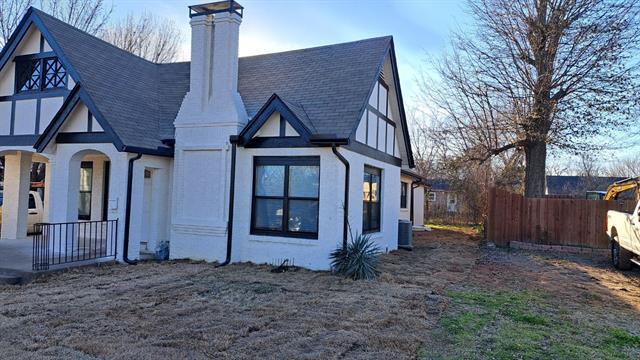 Building Photo - 1904 Sayle St