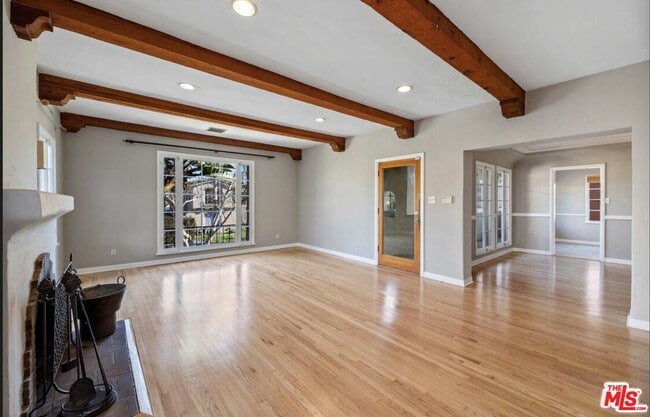 Building Photo - 1217 Stearns Dr