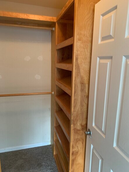 Building Photo - 10075 Gate Pky N