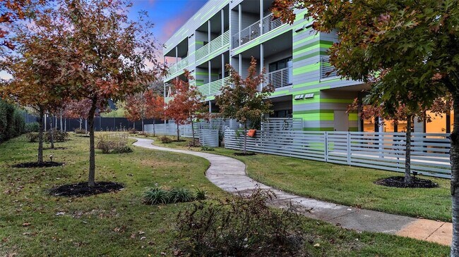 Building Photo - 4004 Banister Ln