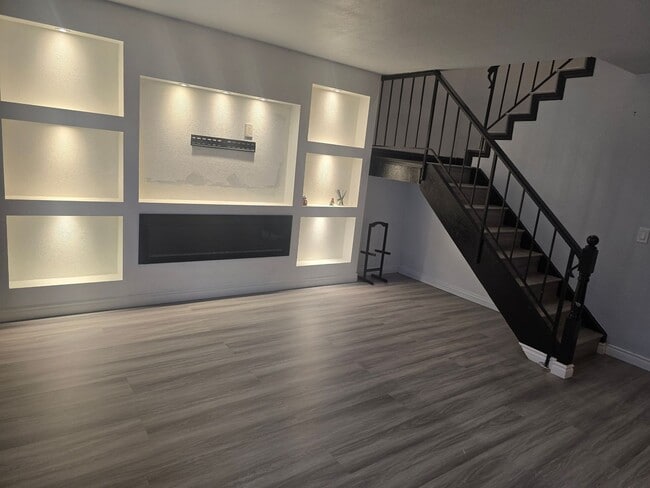 Building Photo - Beautiful Townhome for Rent
