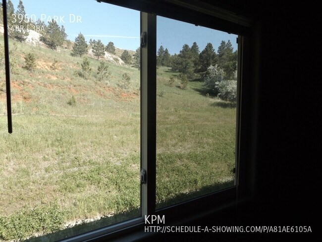 Building Photo - 3950 Park Dr