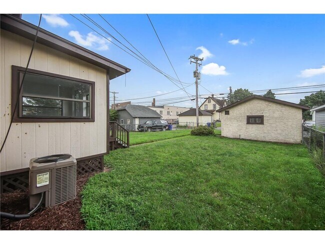 Building Photo - 804 Hawthorne Ave E