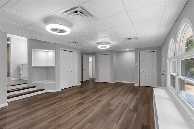 Building Photo - 2101 Mimosa Dr