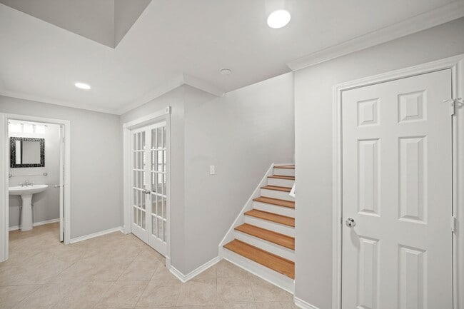 Building Photo - 1014 Rochow St