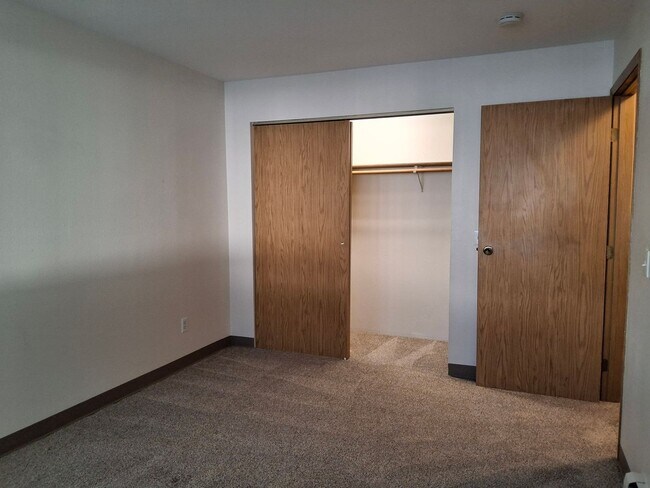 Building Photo - 3550 W Dimond Blvd