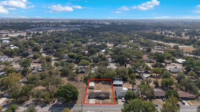 Building Photo - 1228 Rivercrest Dr