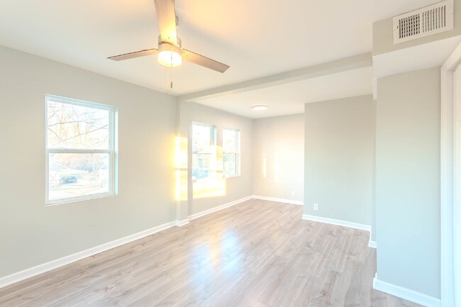 Building Photo - Renovated 2 bed 1 bath in Old Hickory Vill...