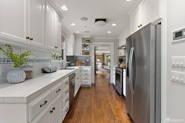 Building Photo - 2 Normandy Ln
