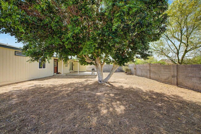 Building Photo - 8601 N 103rd Ave