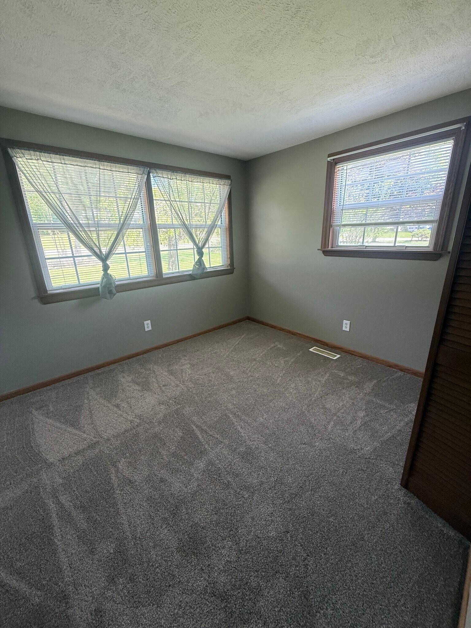 Building Photo - 7748 Crestwood Ln