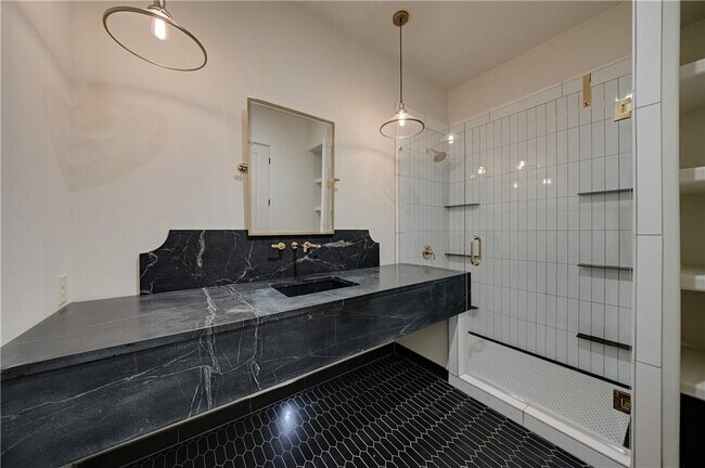 Building Photo - 3570 Knollwood Dr NW