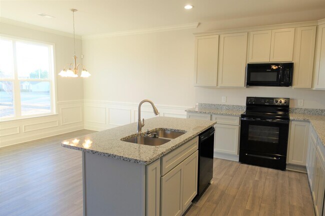 Building Photo - 2704 Millhone Dr