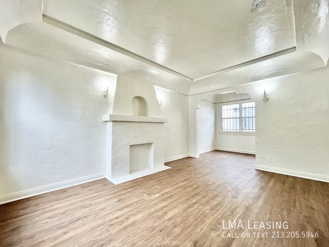 Building Photo - Newly Renovated & Charming Gem w/ Modern F...