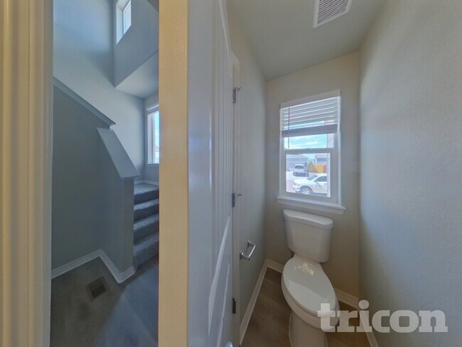 Building Photo - 10865 Aliso Dr