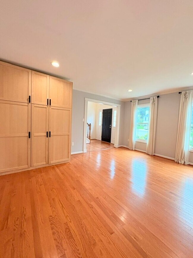 Building Photo - 18514 Gingerbread Ln