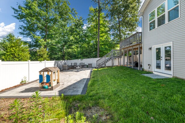 Building Photo - 16848 White Daisy Loop